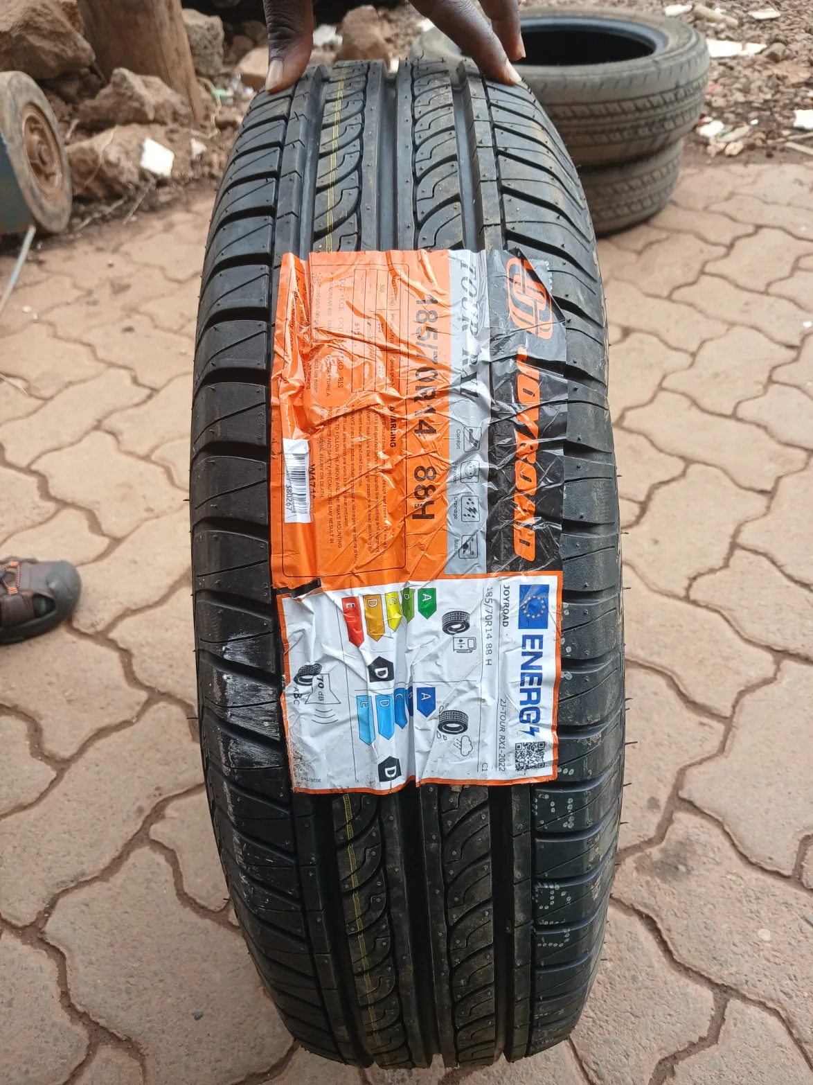 Roadking Performance Tyre 95D31L tyre