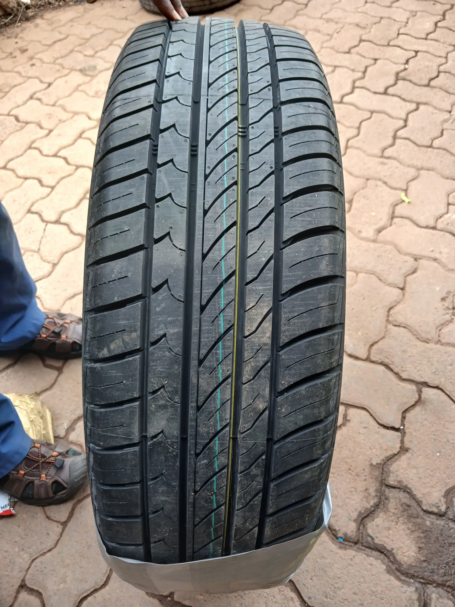 Amaron Premium Accessory tyre