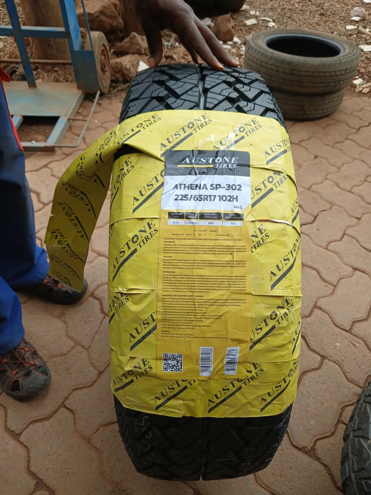Roadking Performance Tyre 245/40 R18 tyre