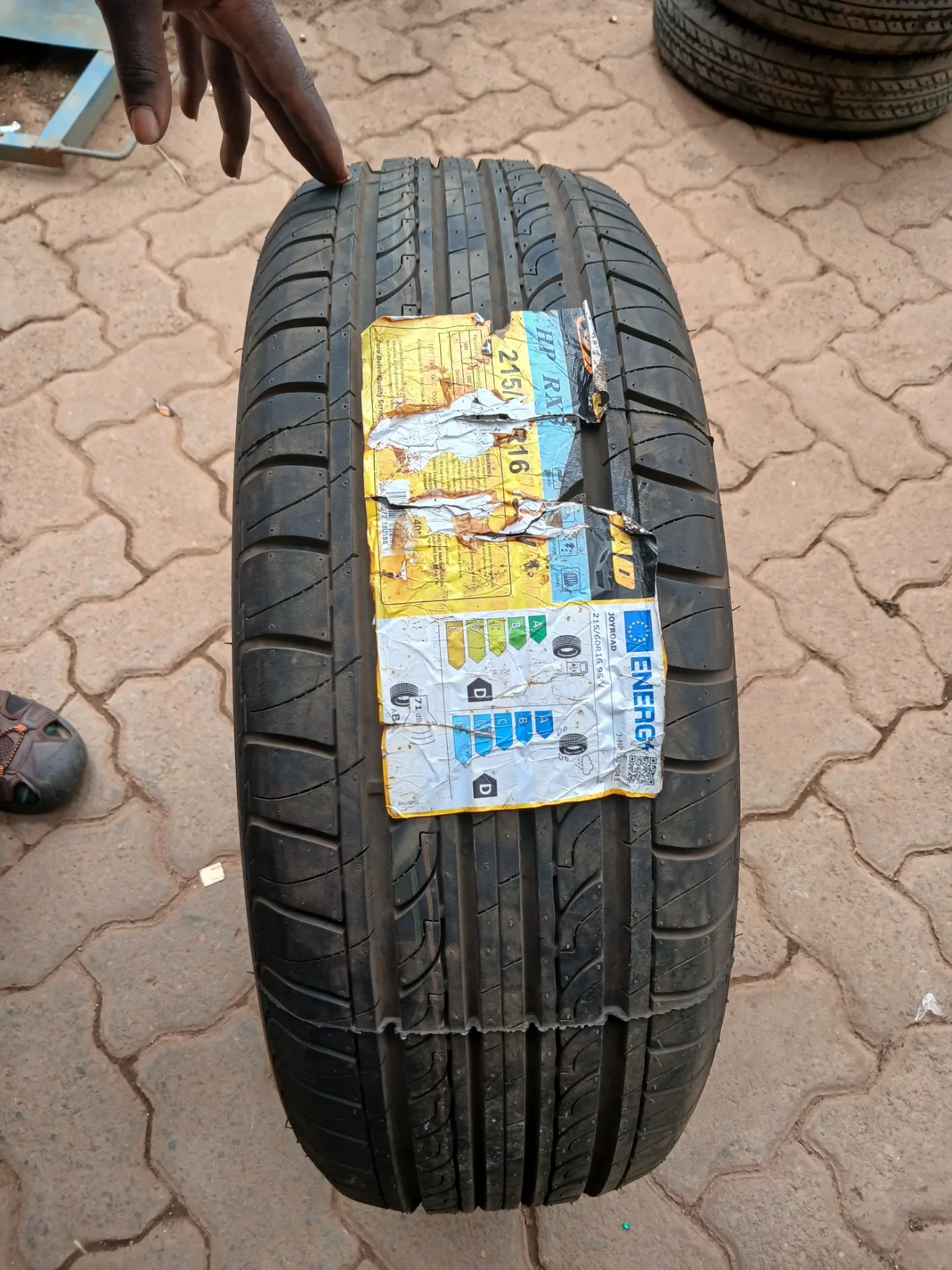 Roadking Performance Tyre 245/40 R18 tyre
