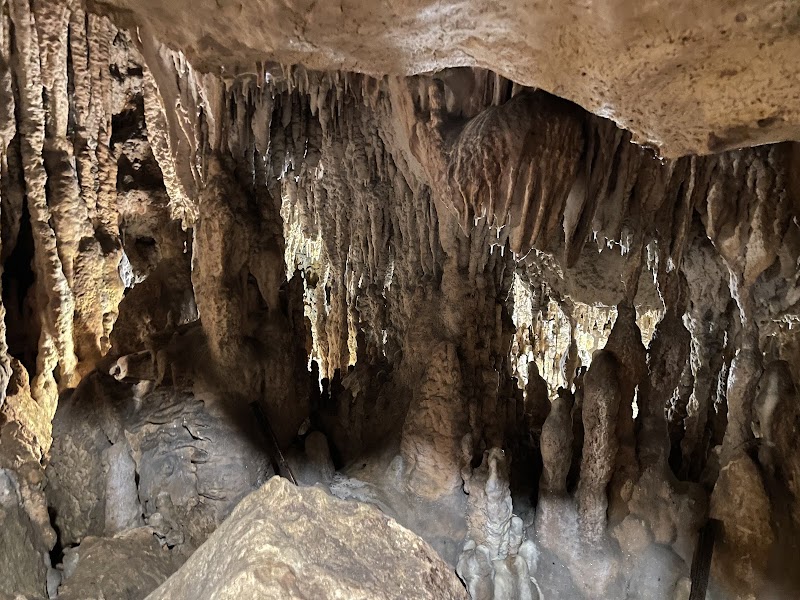 Activité team building Grottes du Quéroy  à Chazelles pour événements professionnels et séminaires