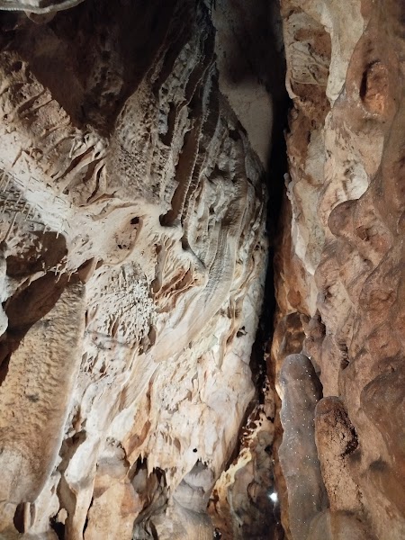 Activité team building Grottes du Quéroy  à Chazelles pour événements professionnels
