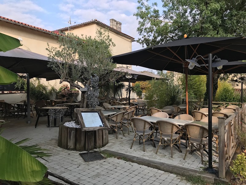 Restaurant gastronomique Auberge de L'abbaye  à Saint-amant-de-boixe pour événements professionnels et séminaires