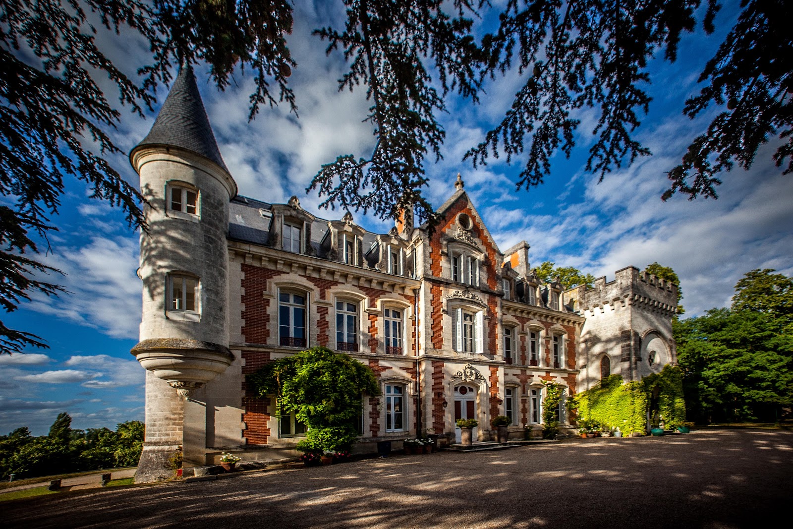 Salle de séminaire Château de la Pouyade  à Saint-yrieix sur charente pour événements professionnels et séminaires