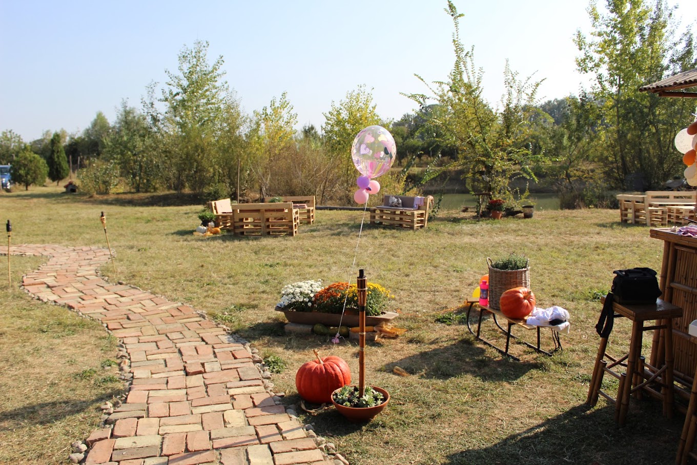 Tim Konaka Jezero na imanju