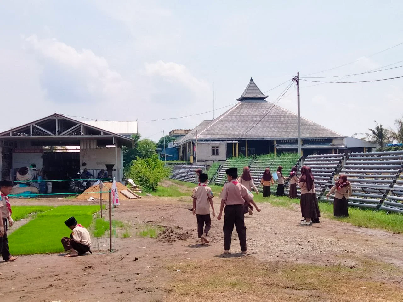 Operasi Semut Membangun Peduli!!