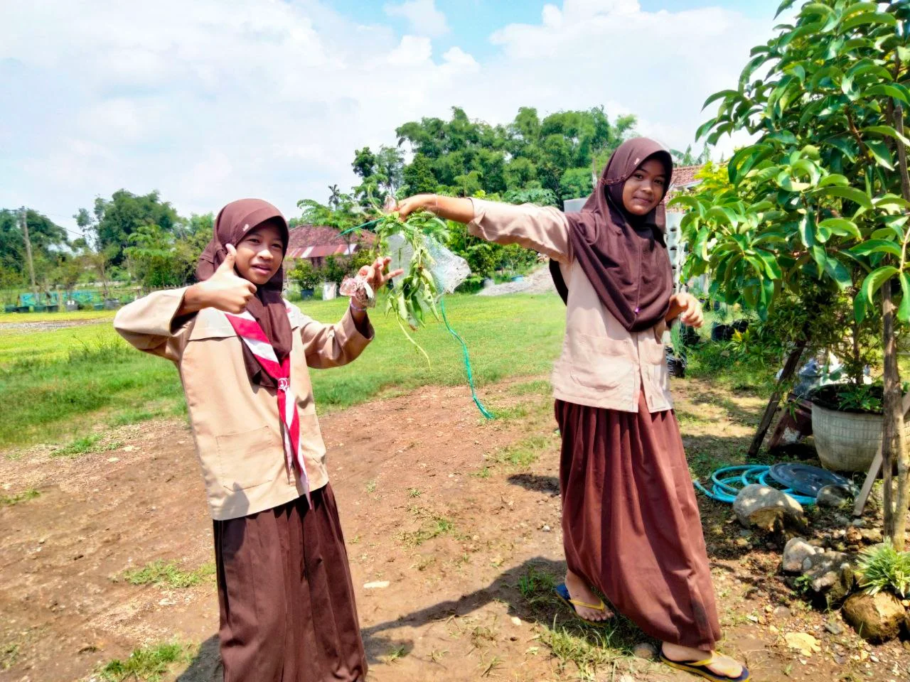 Operasi Semut Membangun Peduli!! - foto 1