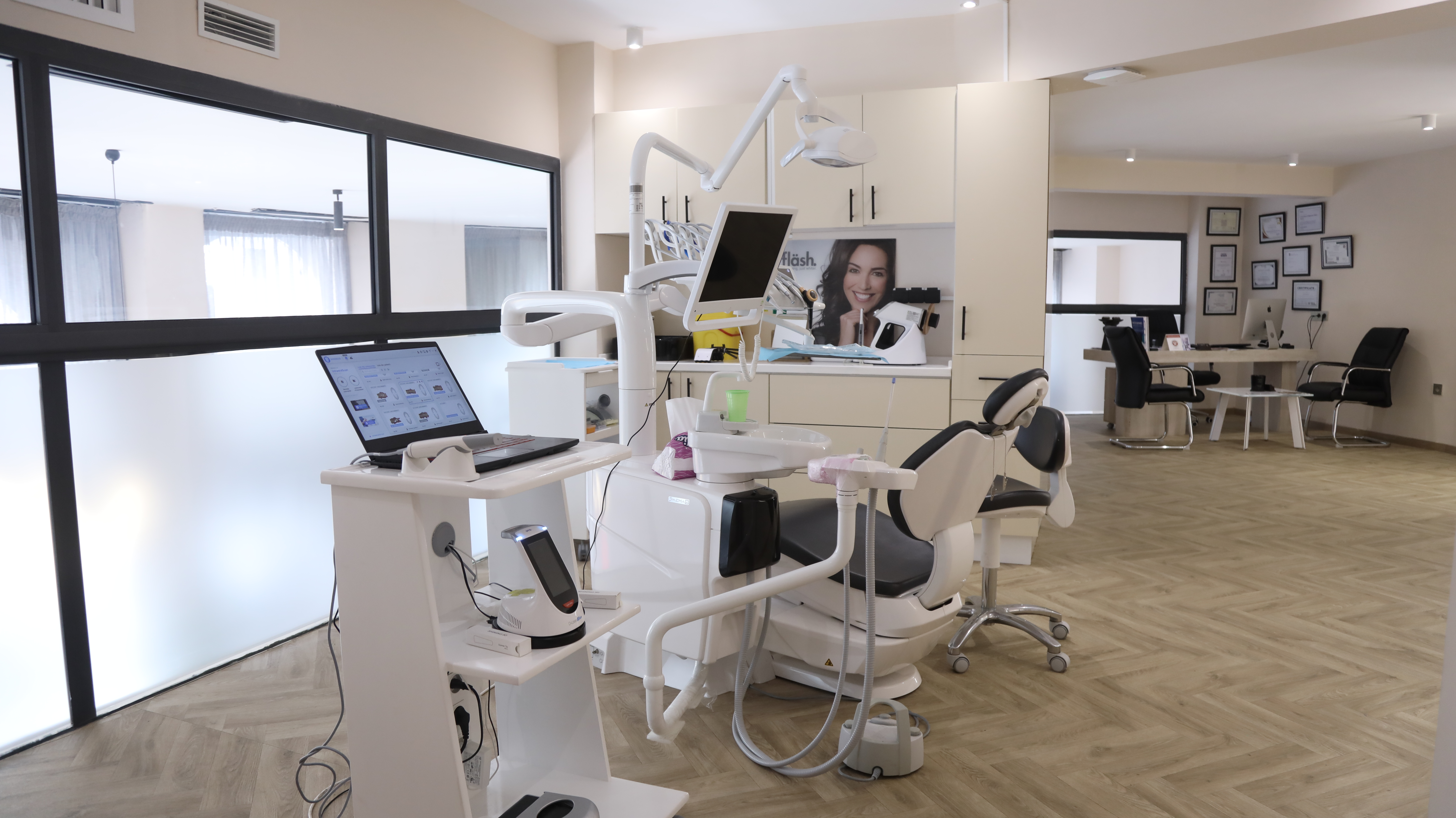 Salle de soin équipée du cabinet dentaire Dental Care Triangle D'Or Casablanca
