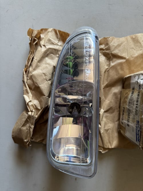 Faro auxiliar Chrysler Derecho