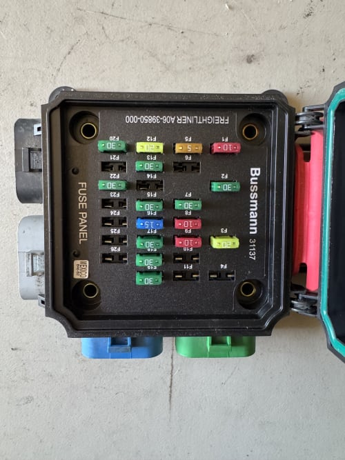 Porta fusibles M2 Freightliner