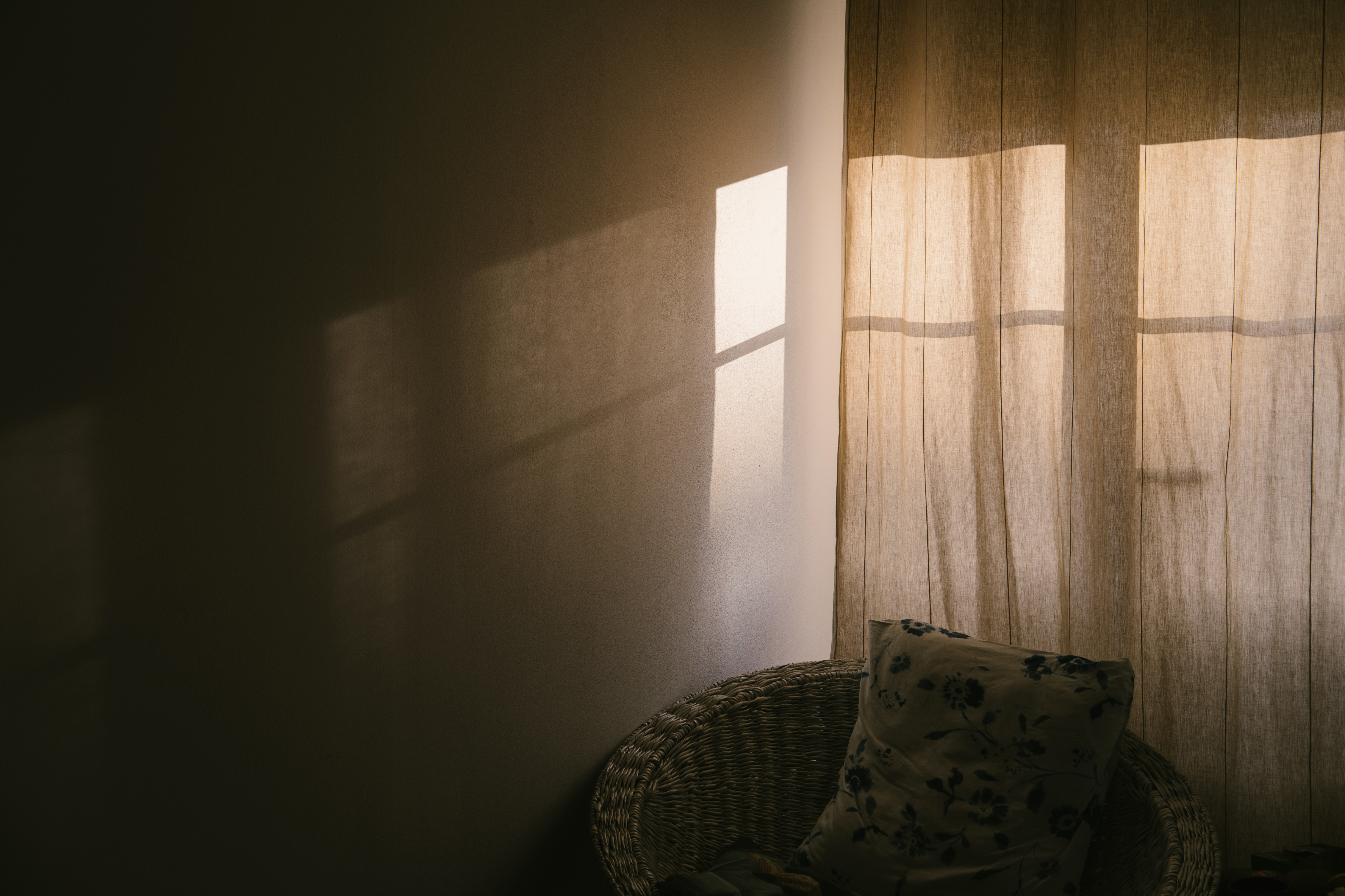 Quiet interior window light