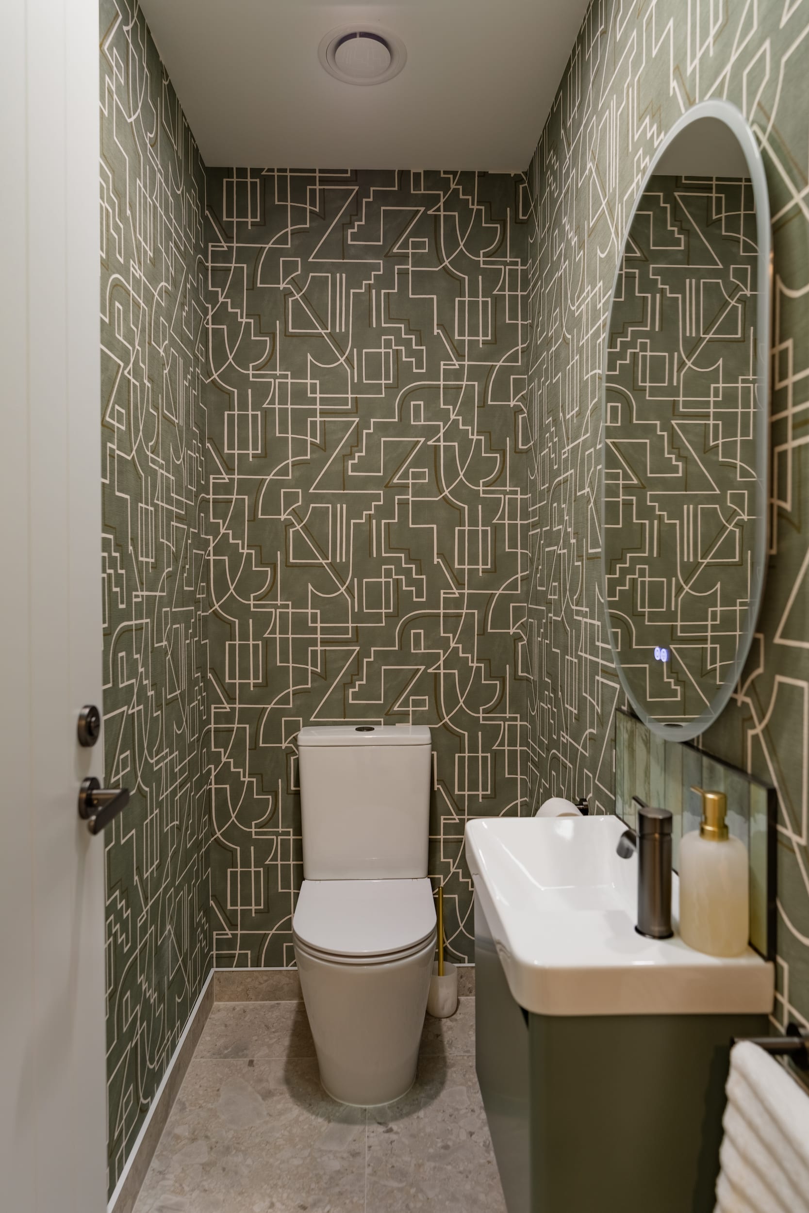 Cubicles Contrasting Serene and sunlit - Trends Property