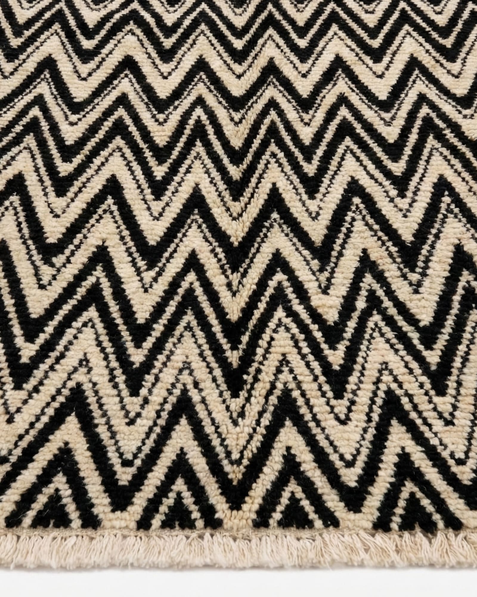 Chevron Geometric Rug, Morroco kntot-Pakistan modern rug, in black, Wool, 183 × 274 cm, Nasim Carpets Malaysia — view 4