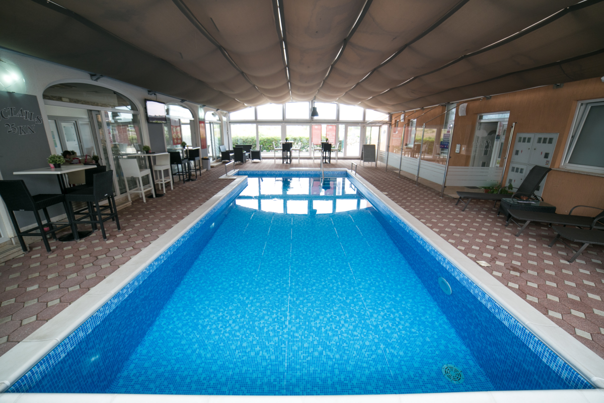 Peris Pool House 