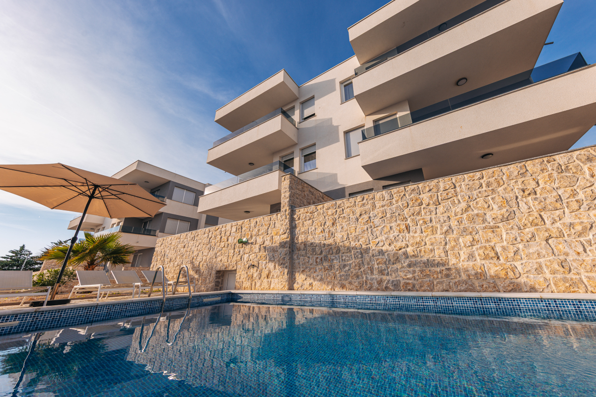 Premium Pool Apartments - 3 nights 