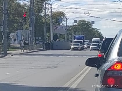 В Симферополе на дороге перевернулась "скорая"