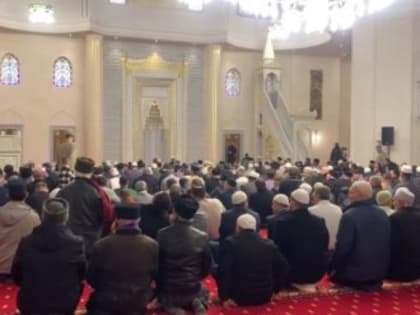 Первый намаз состоялся в Соборной мечети Крыма