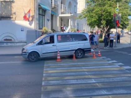Школьник попал под колеса микроавтобуса в Севастополе