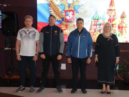 Константин Шимановский: Сегодня приветствовал участников открытого турнира «Кубок Ялты» по подъёму штанги на бицепс в честь Дня воссоединения Крыма с Россией