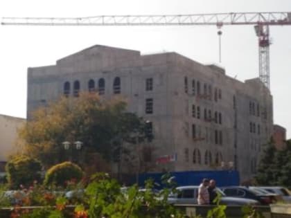 Аксёнов распорядился достроить скандальный кукольный театр в центре Симферополя