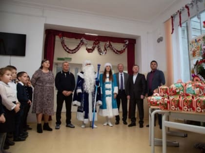 Маленьким жителям поселка Научный Бахчисарайского района вручили сладкие подарки