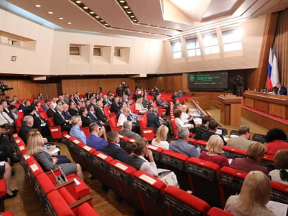 Единороссы возглавили большинство комитетов в крымском парламенте