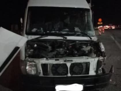 КамАЗ снёс иномарку на трассе в Крыму, пострадали двое взрослых и ребёнок