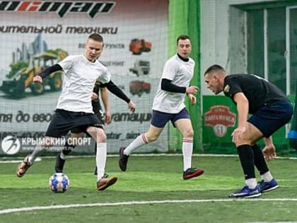 Борьба за восьмую путевку в "золотой плей-офф" обостряется. Спартаковцы из Почтового смешали все карты