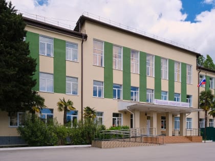 В Ялтинской средней школе №10 завершили ремонт фасада здания