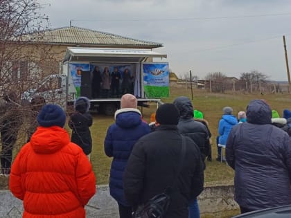 Многофункциональный передвижной центр (автоклуб) продолжает свою работу