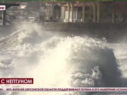У южного берега Крыма бушует пятибалльный шторм