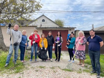 Накануне Дня Победы в Симферополе прошли субботники