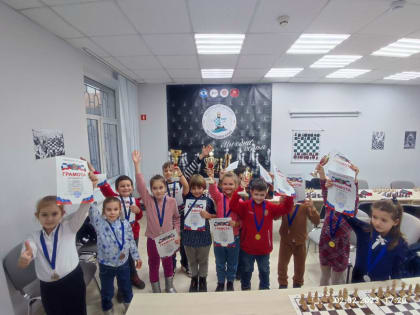 Анна Вавренчук, Герман Довгаль, Алиса Салынская и Николай Чернецкий — победители первенства Симферополя