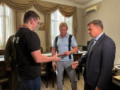 Чествование участника специальной военной операции в администрации города