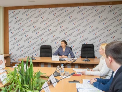 Рассмотрены вопросы создания дополнительных условий занятости инвалидов