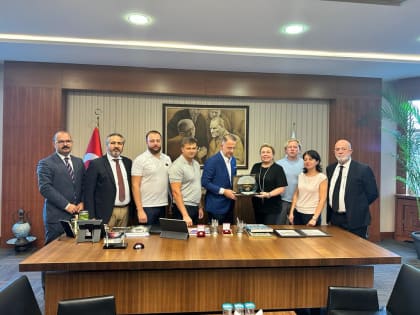 Визит делегации из Ялты на форум в Стамбуле устроил переполох на Украине