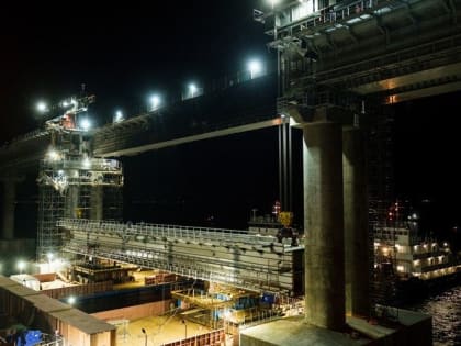 Строители смонтировали первый новый пролет железнодорожной части Крымского моста – Хуснуллин