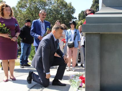 Сегодня в Ялте почтили память жертв депортации народов Крыма