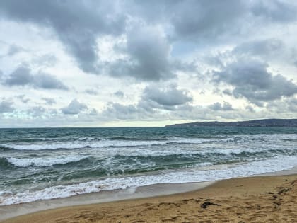 Без мороза, но с ветром: какой будет погода в Крыму на выходных