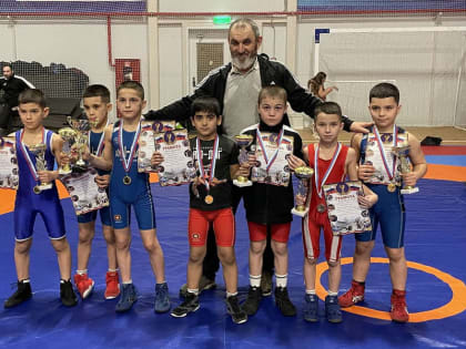 У юных крымских борцов семь медалей на турнире в Новороссийске