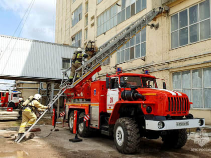 В Красногвардейском районе ликвидирован условный пожар на комбинате хлебопродуктов