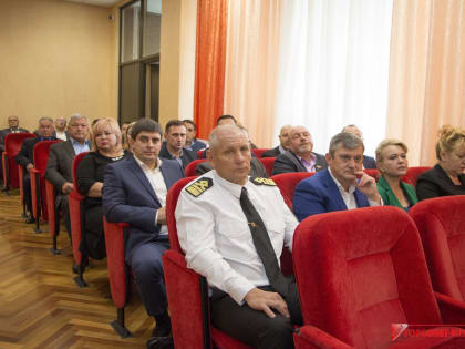 В Керчи состоялась 1 сессия городского совета 2 созыва