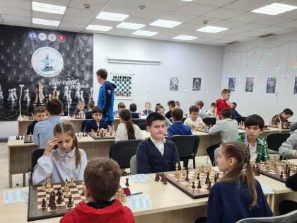 В Симферополе стартовал турнир памяти В.В. Сахарова