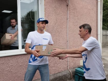 Крымским медикам на фронт отправлен гуманитарный груз