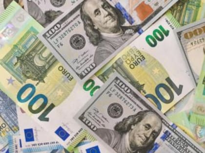 Около трети крымчан следят за курсом валют