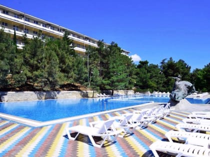 Более 1150 жителей Крыма получили путевки в местные здравницы