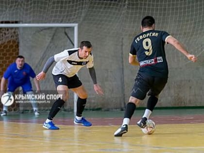 Тройка претендентов на титул добилась очередных побед, но какими усилиями!