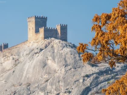 На школьных каникулах Судакская крепость дарит бесплатный вход ученикам и их родителям