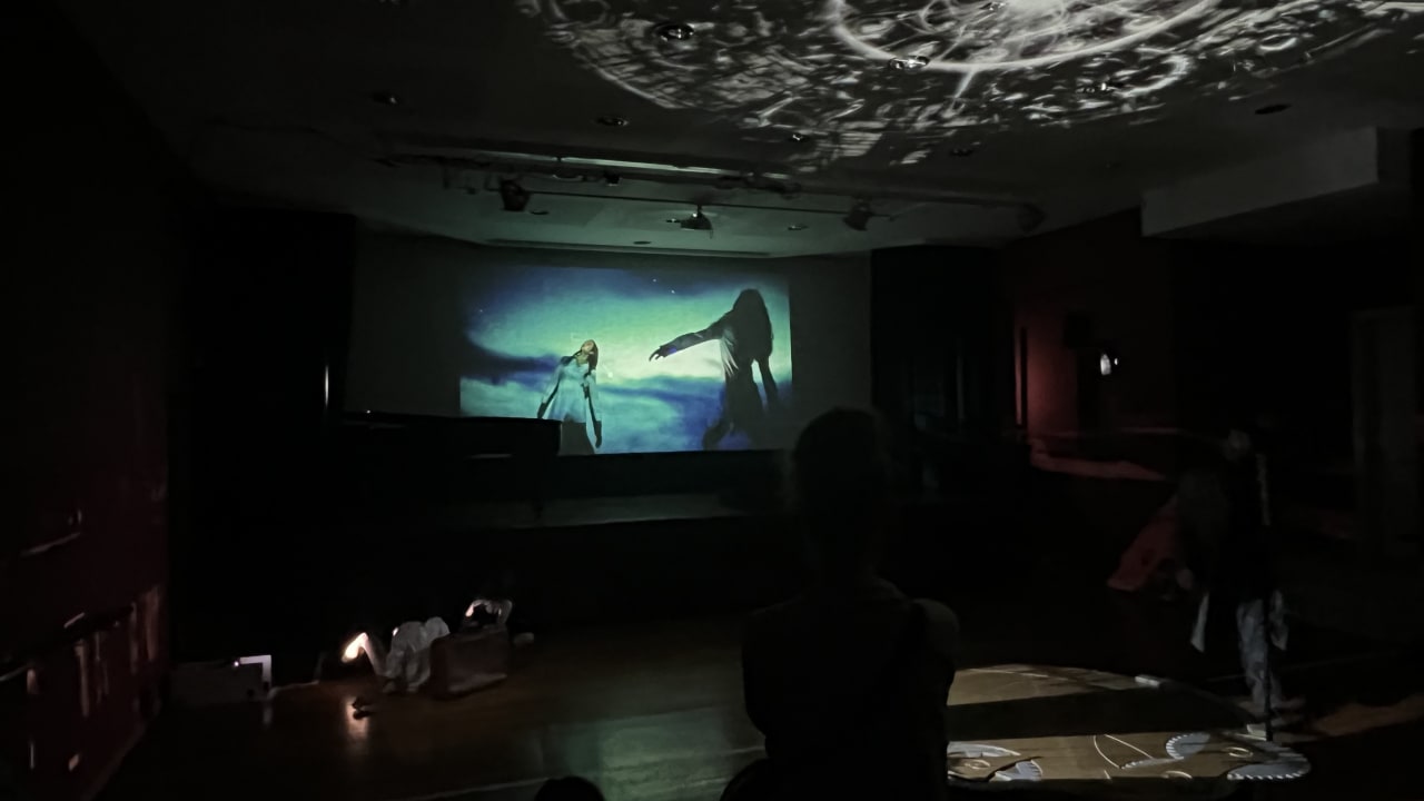 Mirror - Die Wolke (2025). Goethe-Institut, Thessaloniki.