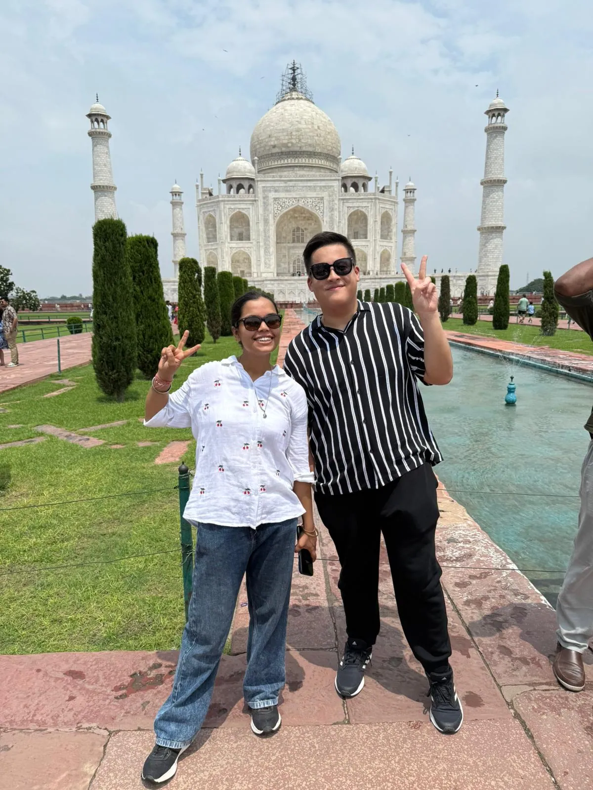 Travellers posing in front of the Taj Mahal